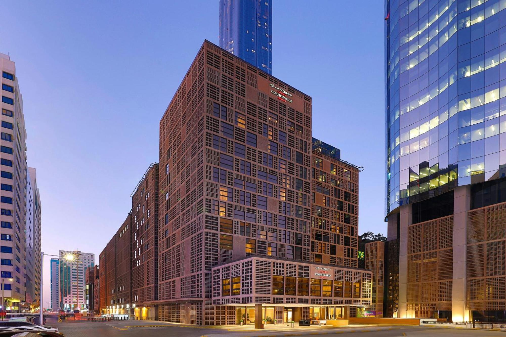Готель Courtyard By Marriott World Trade Center, 4*